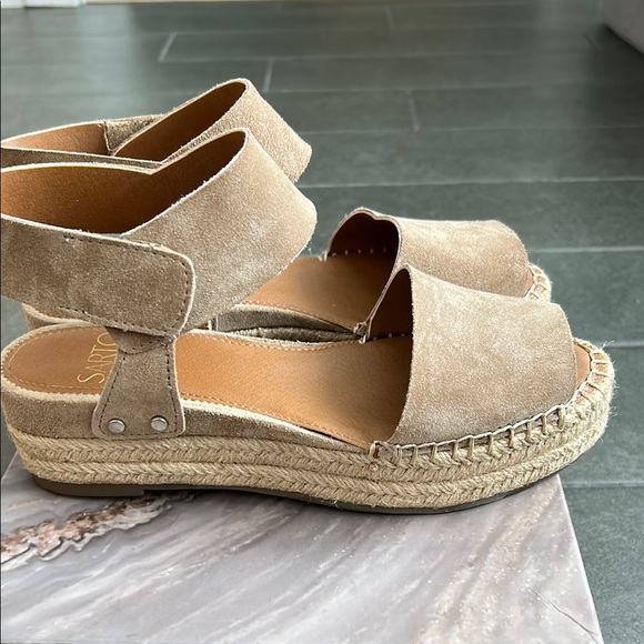 Sarto by Franco Sarto Women's Tan Suede Sandals - Picture 5 of 6